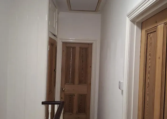 Bright Beach Flat - 4 Mins From The Sea