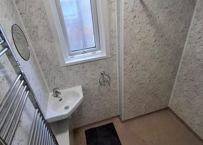 Bright Beach Flat - 4 Mins From The Sea